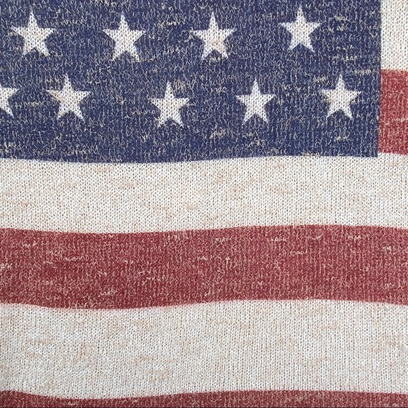 Charming Charlie American 🇺🇸 Flag Lightweight Sweater - Picture 4 of 7